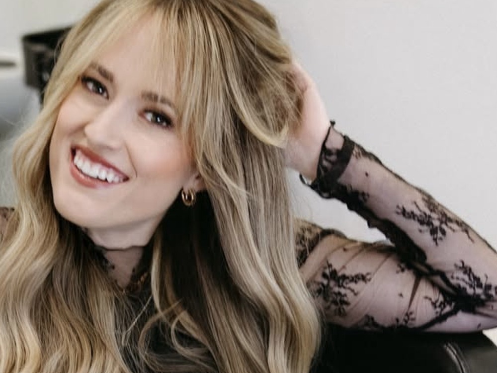Jenna, Stylist · Lived-In Color, Blondes & Extensions
